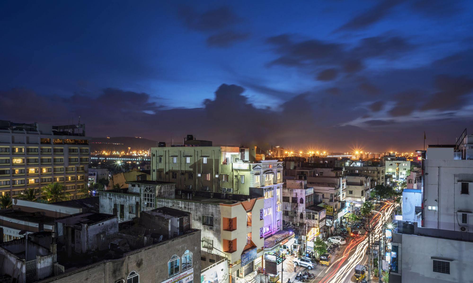 Hotel Saaket Residency Visakhapatnam Exterior foto